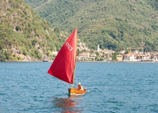 Auch ein kleines Boot kann richtig Spass machen (vor Maccagno)