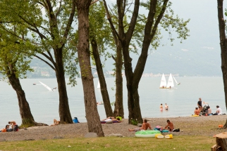 Öffentlicher Park am Seeufer in Maccagno, für jeden Geschmack...